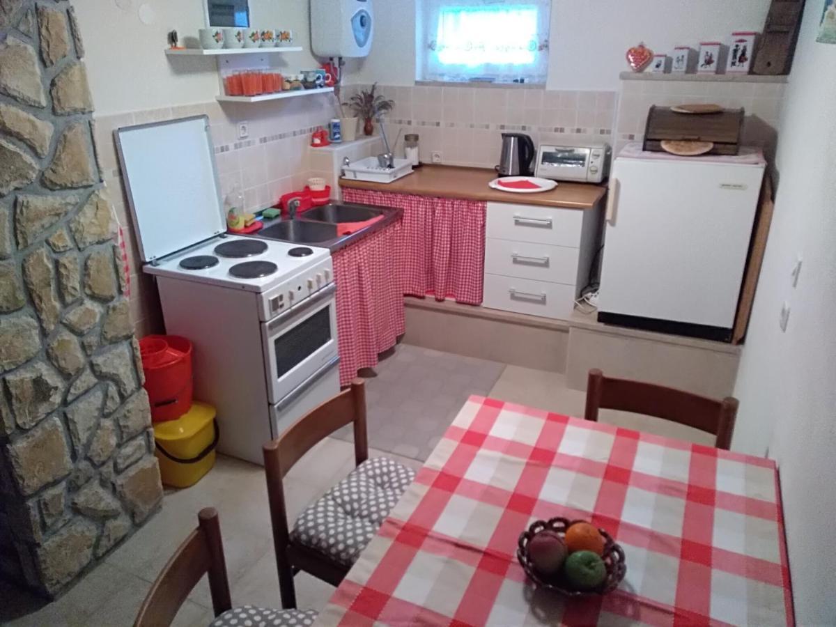 Ferienwohnung Apartman Tri Palme Gabonjin Zimmer foto